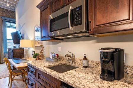 Hip Urban Loft - Small Town Charm - 124 Lofts #1 West Dundee Exteriör bild